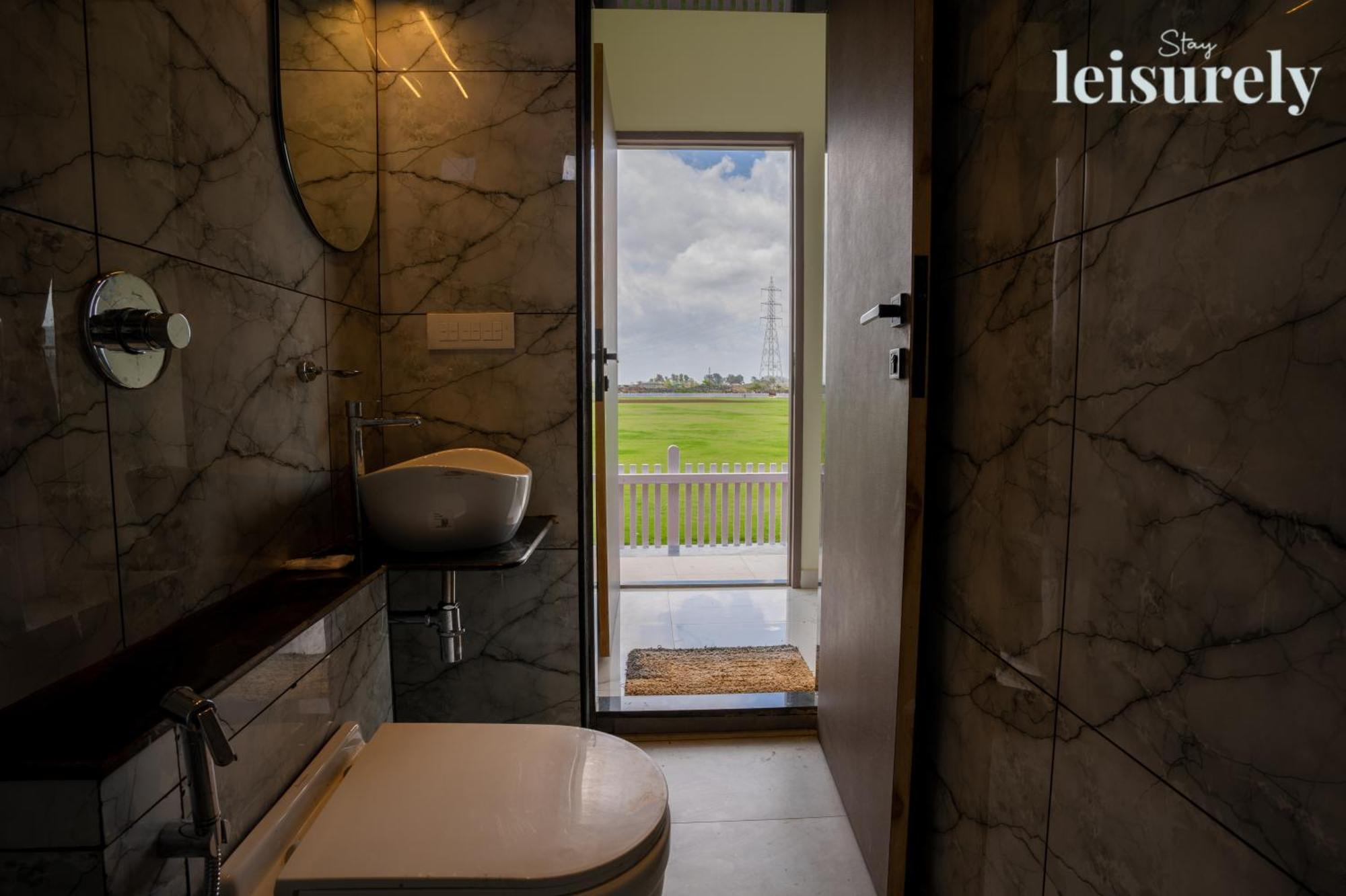 Stay Leisurely - Pavilion By The Hills, Lonavala - Stadium View Rooms Exterior photo